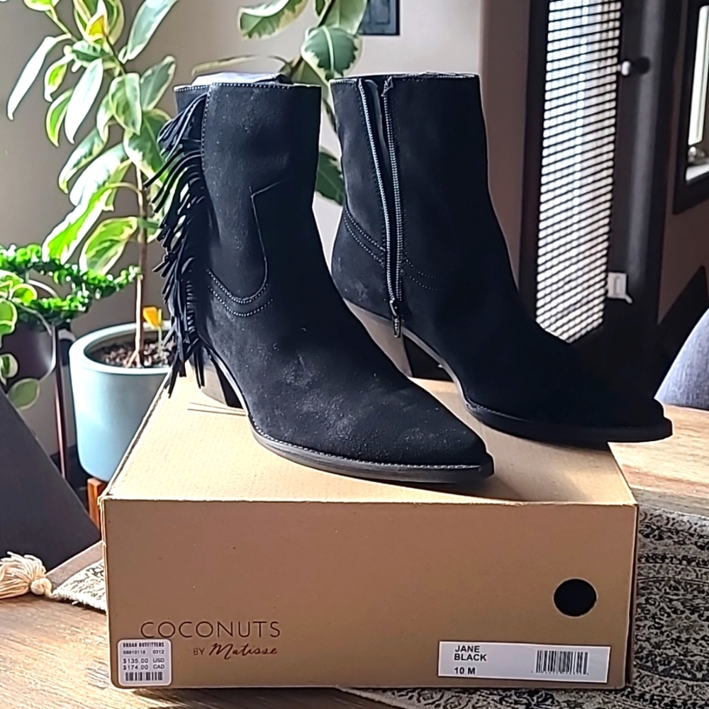 Matisse  fringe black boots size 10